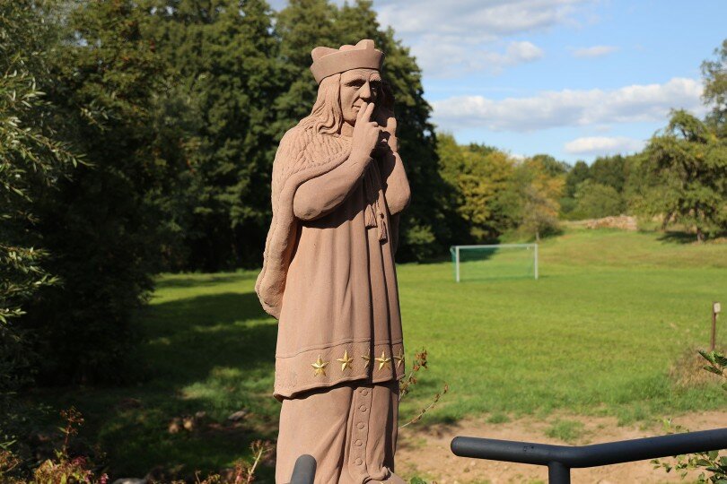 Frankens-Saalestück, Steinfigur in Oberthulba